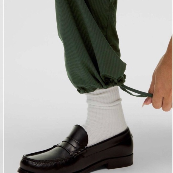 Lululemon Dance Studio Mid-Rise Pant Legacy Green Size 10 Fully Lined Medium - Picture 2 of 9